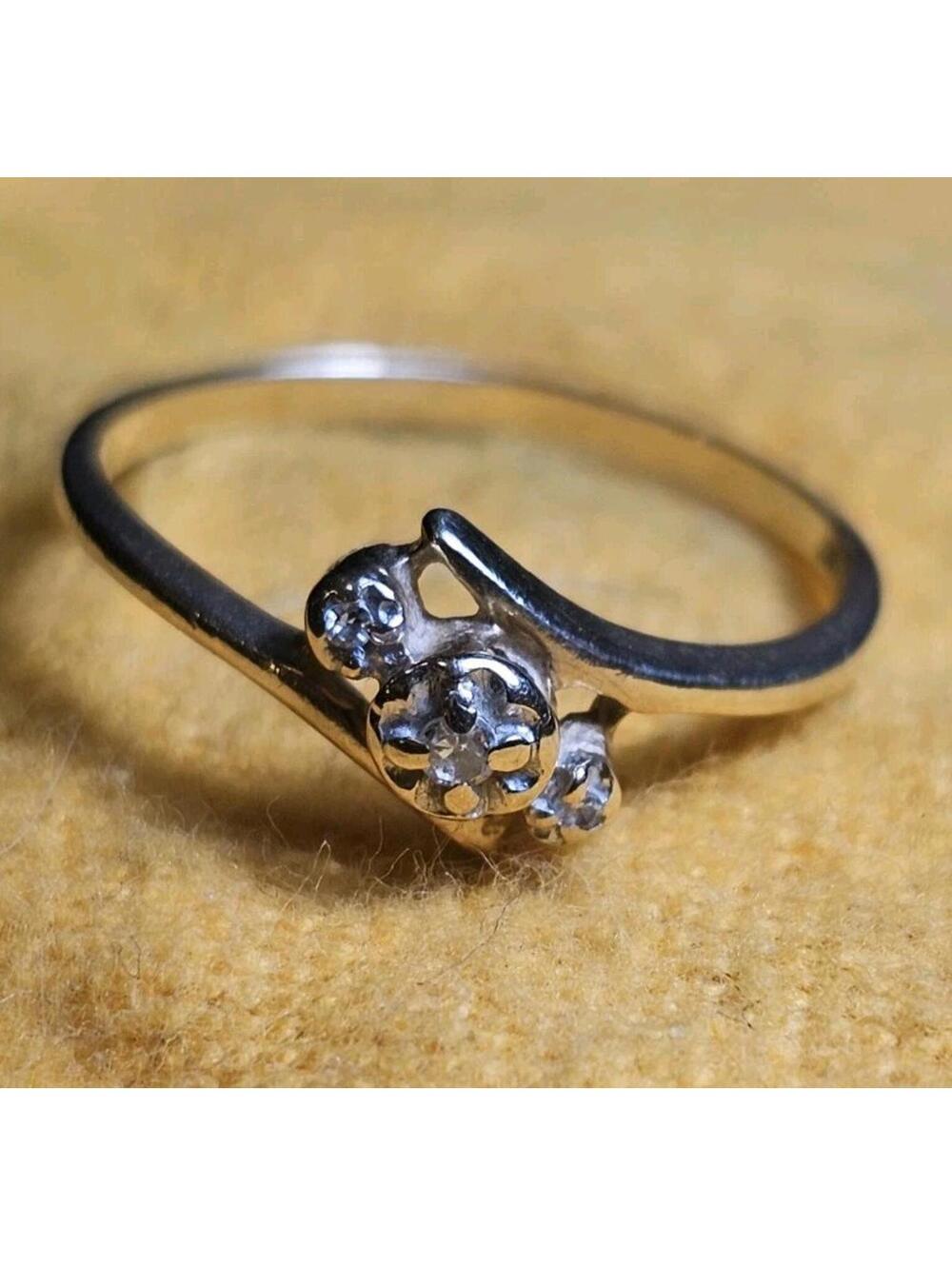Gold 3 Diamond Trinity Bypass Ring Size 6 1.26g J.M Fox Signed 10KP GTR